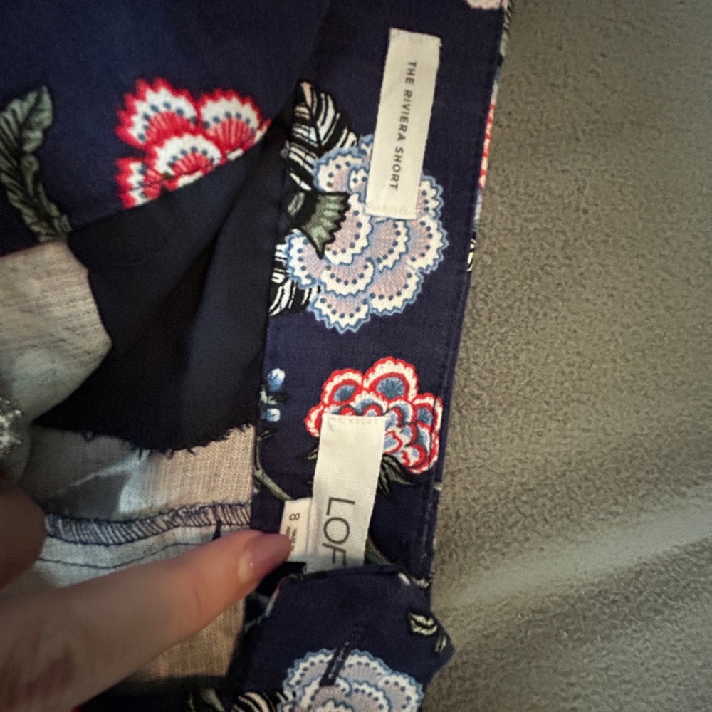 Loft - Rivera Shorts - Navy Blue + flowers
Size 8 
Has pockets